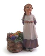 Niña y cesta 9cm