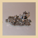 Bandeja plateada tetera