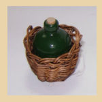 Garrafa de Mimbre con Botella Verde