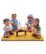 Niños venden zambombas