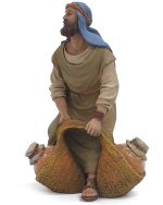 Hombre cargando 20 cm